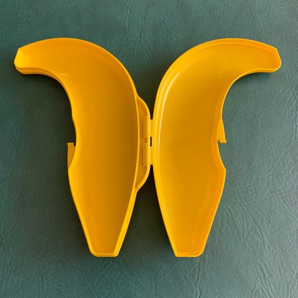 Tupperware banana fruit keeper #6168A-2 - Picture 3 of 3